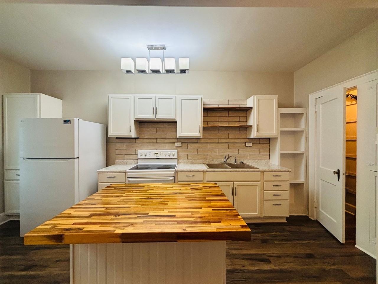 807 Cedar Ter - Photo 7 of 18