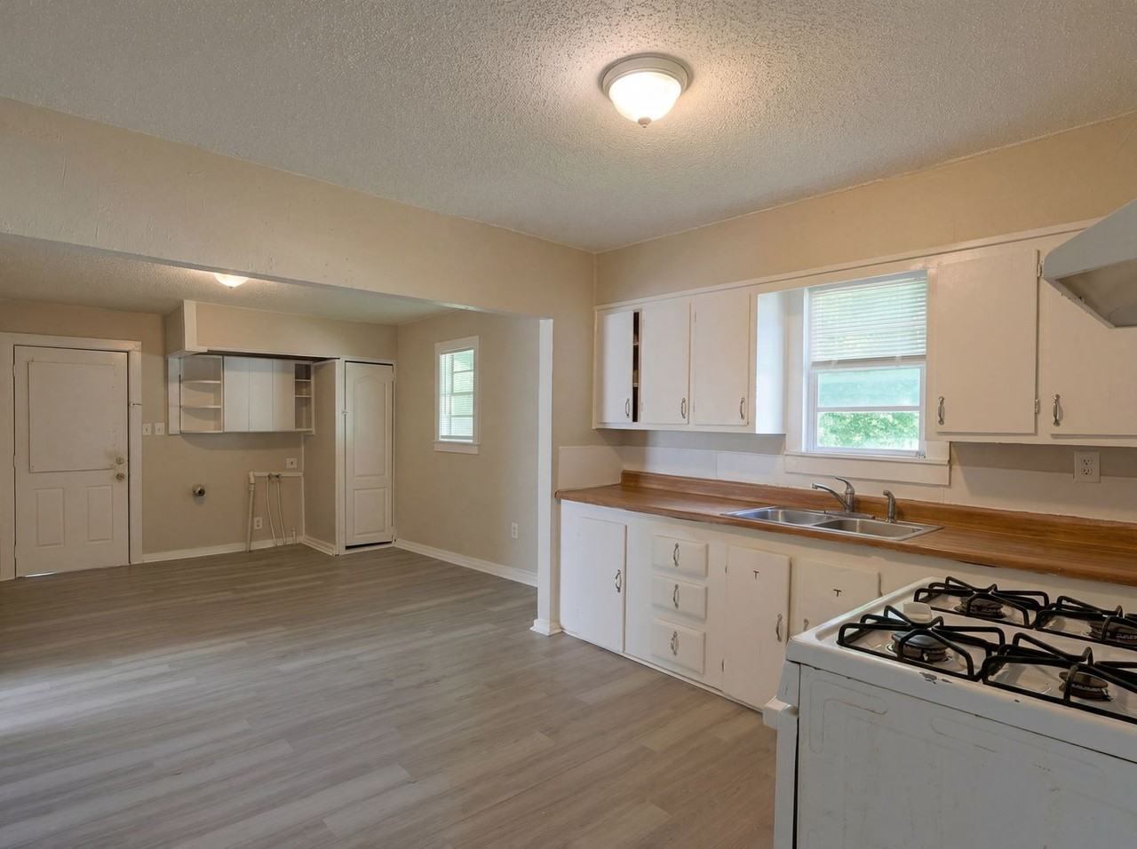 413 Montgomery St - Photo 6 of 12