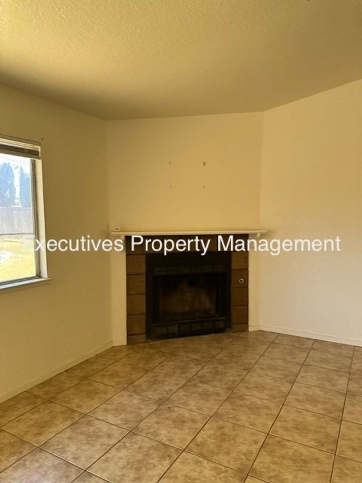 322 Pamela Ct - Photo 2 of 8