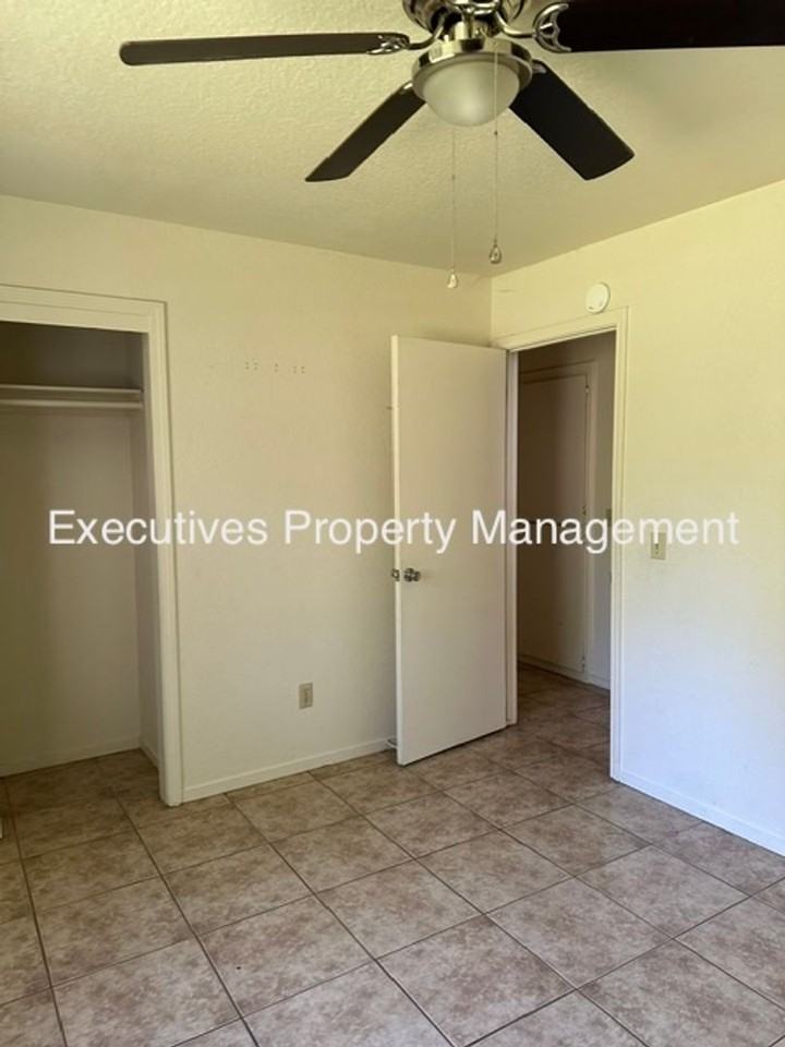 322 Pamela Ct - Photo 4 of 8