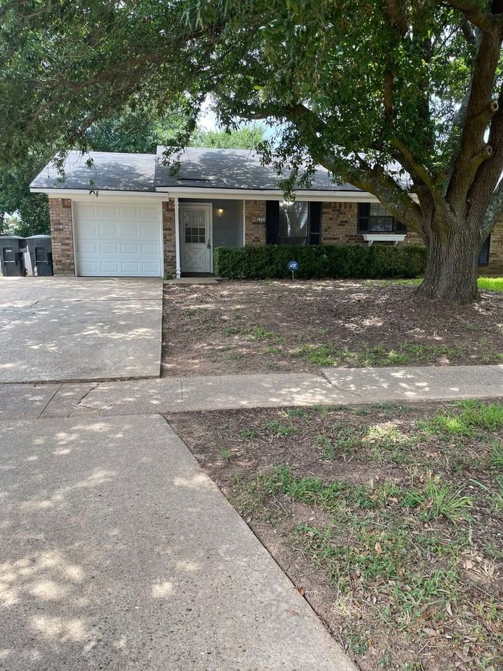 5302 Lauri Ln - Photo 3 of 13