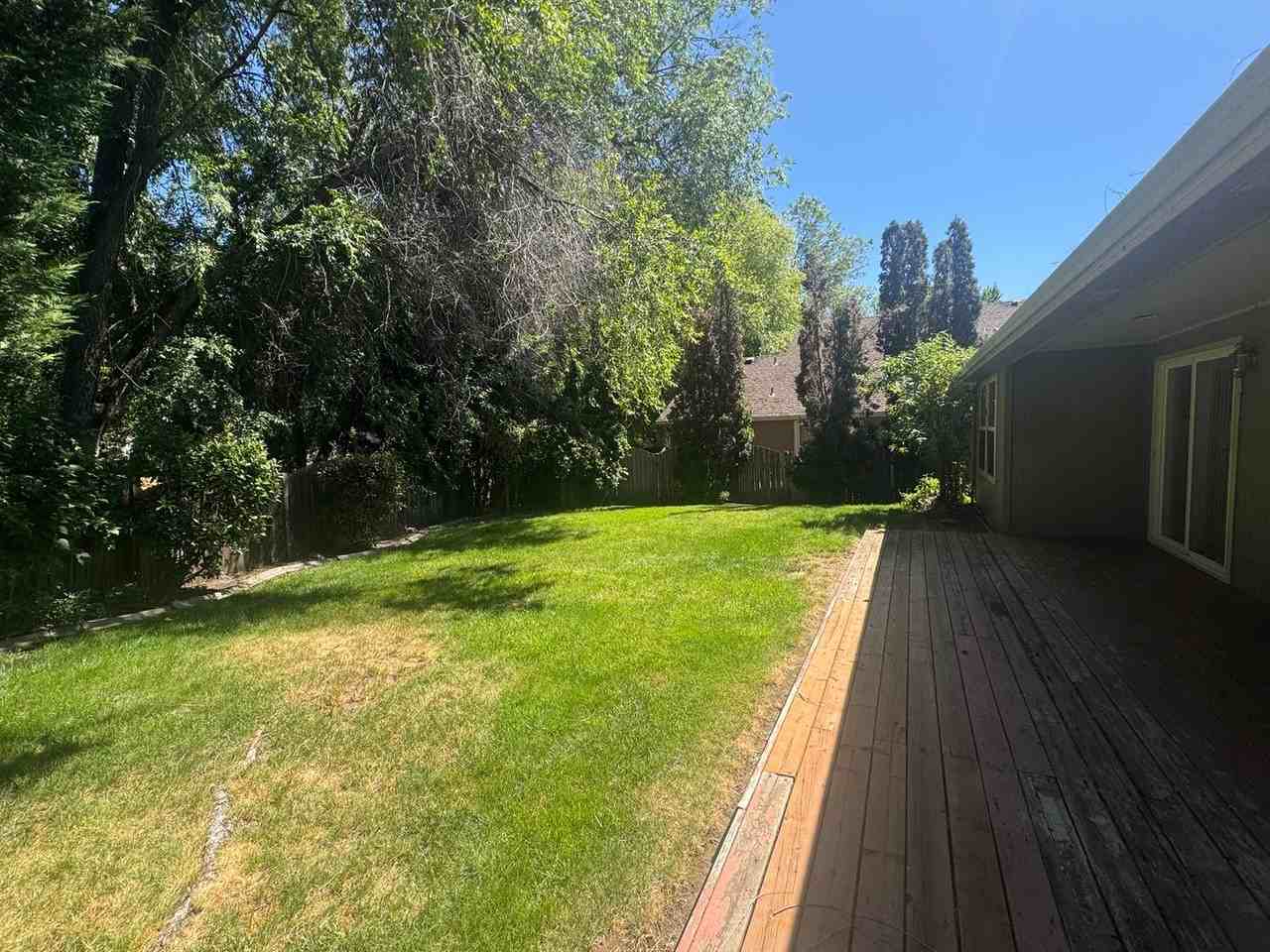 1652 Inverness Dr - Photo 2 of 2