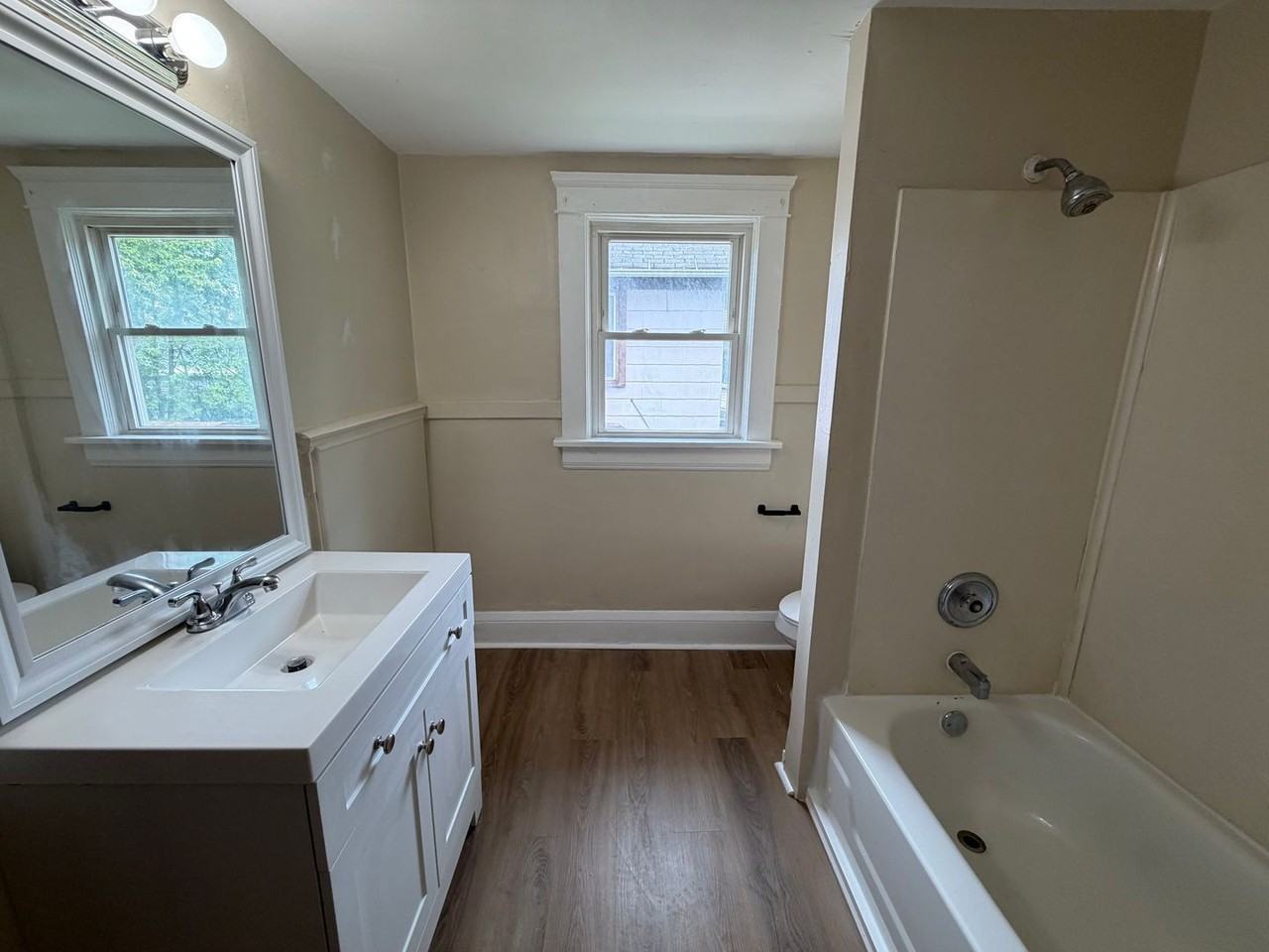 907 Kling St - Photo 7 of 13