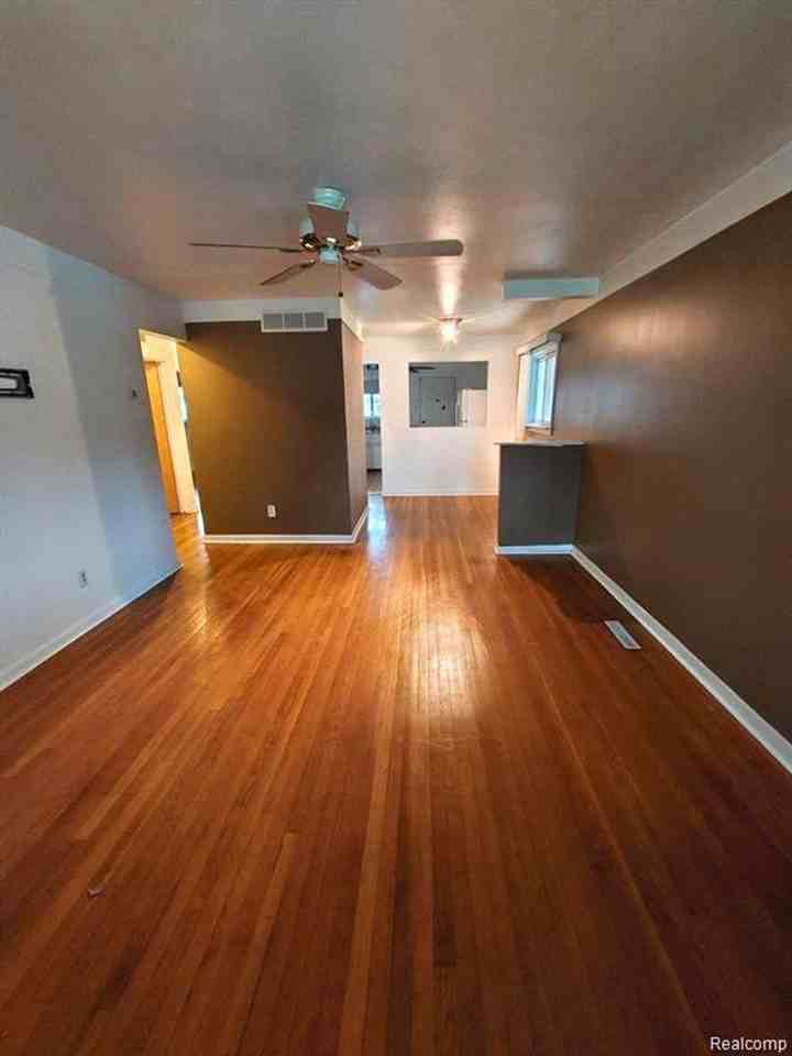 5371 Culver St - Photo 4 of 16