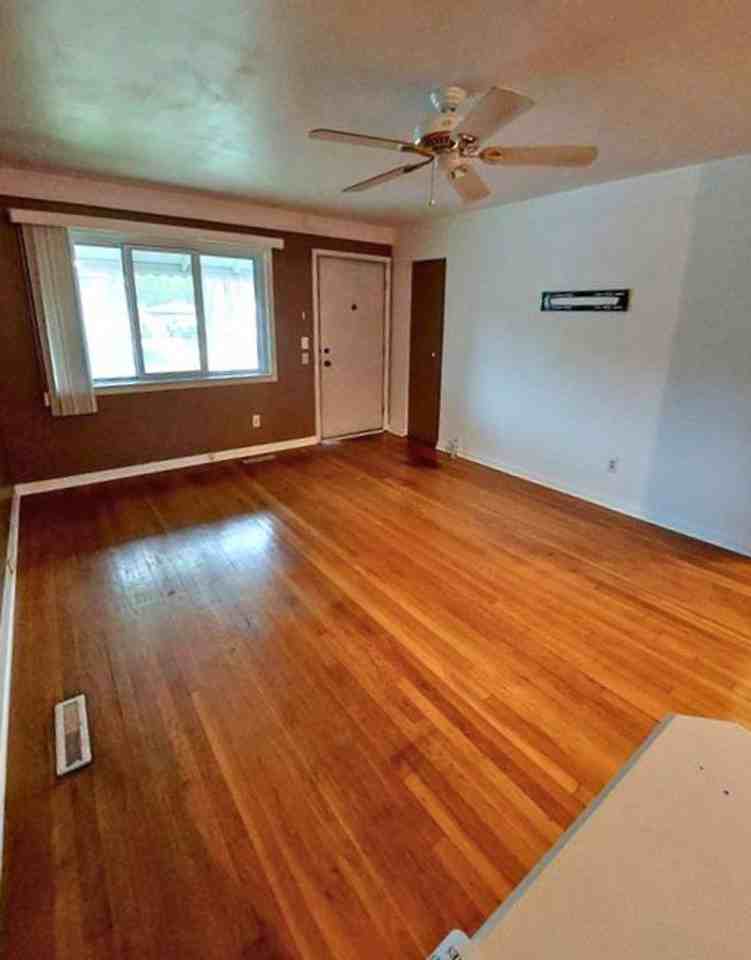 5371 Culver St - Photo 5 of 16