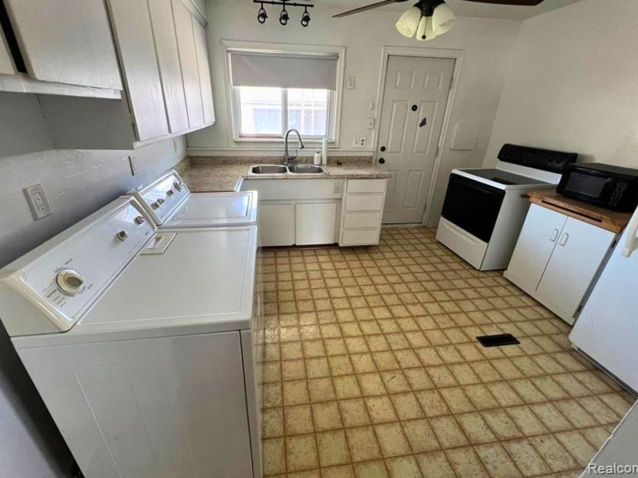 5371 Culver St - Photo 7 of 16