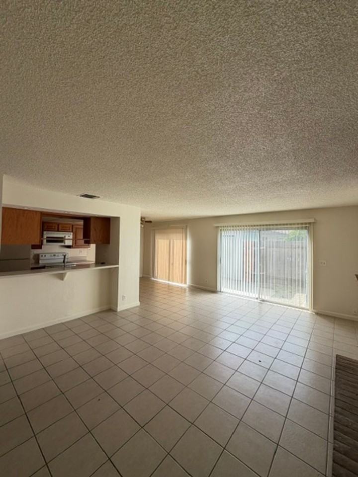6200 Osullivan Ln - Photo 3 of 24
