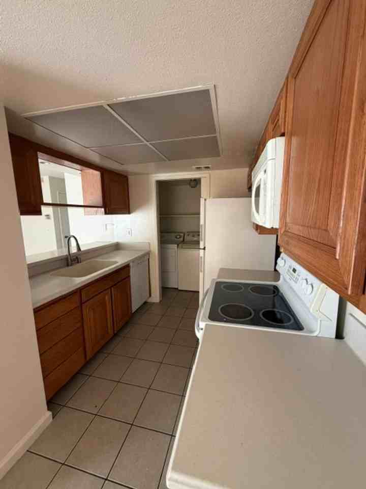 6200 Osullivan Ln - Photo 6 of 24