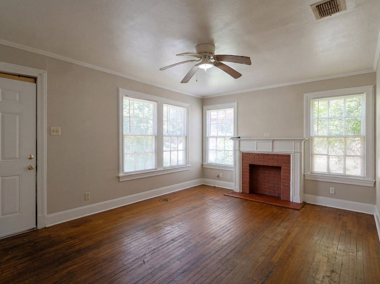 2811 Samford Ave - Photo 2 of 16