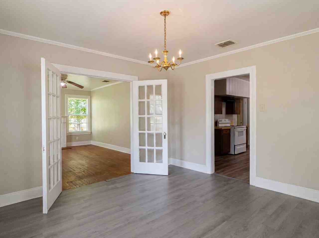 2811 Samford Ave - Photo 4 of 16