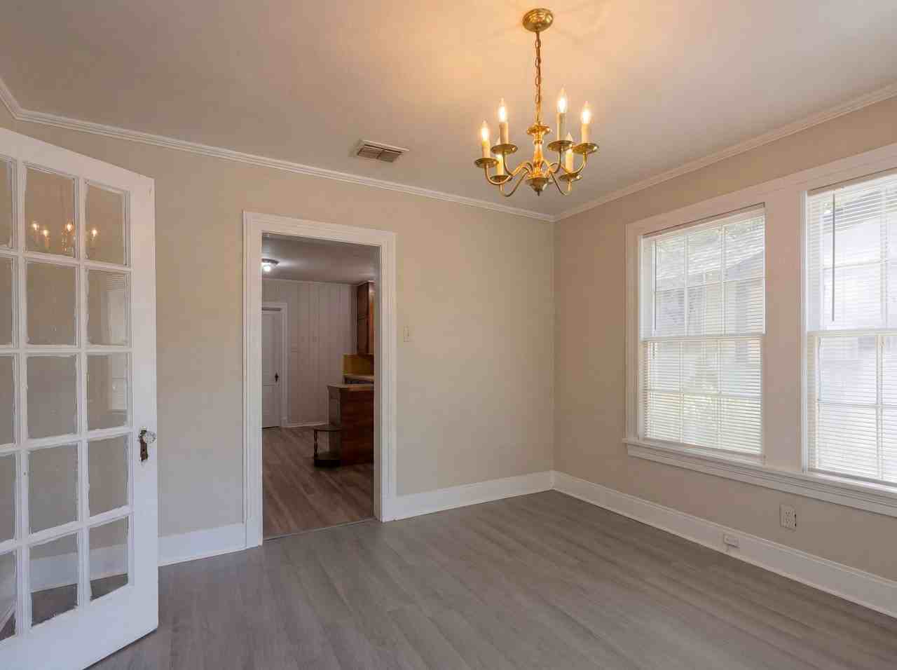 2811 Samford Ave - Photo 5 of 16