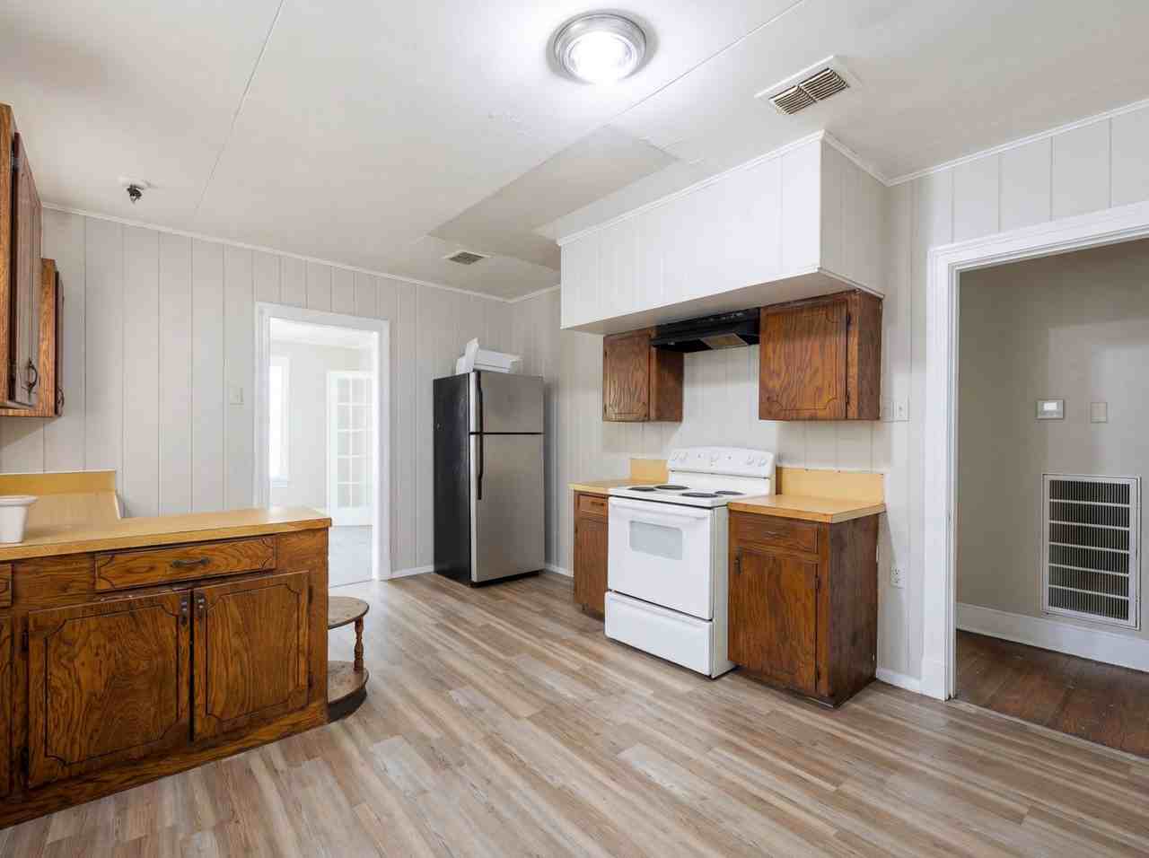 2811 Samford Ave - Photo 6 of 16