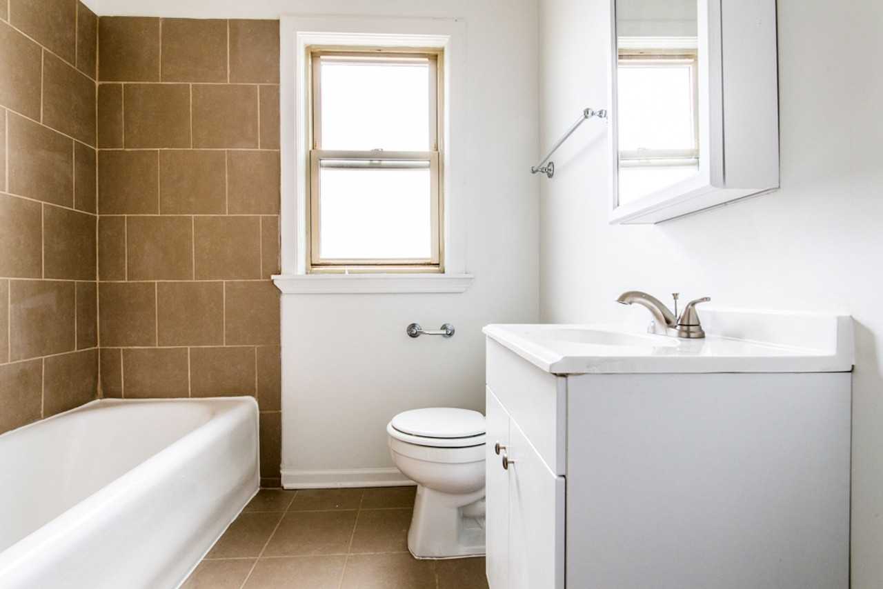 7955 S Calumet - Photo 2 of 18