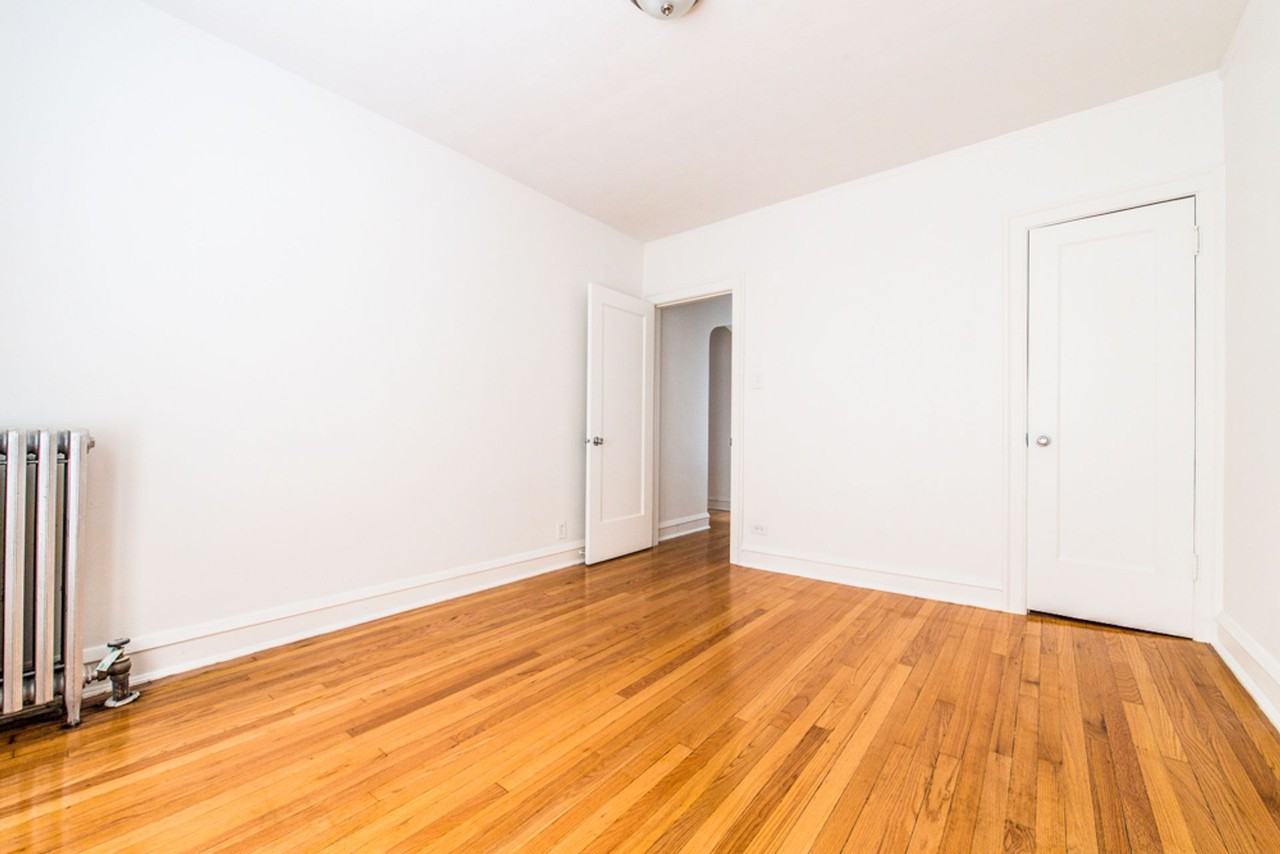 7955 S Calumet - Photo 3 of 18