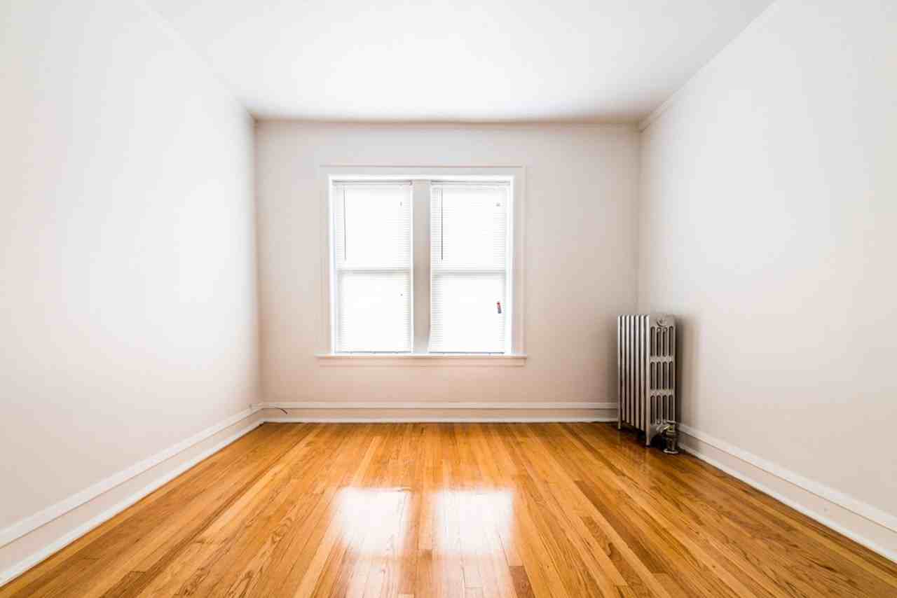 7955 S Calumet - Photo 5 of 18