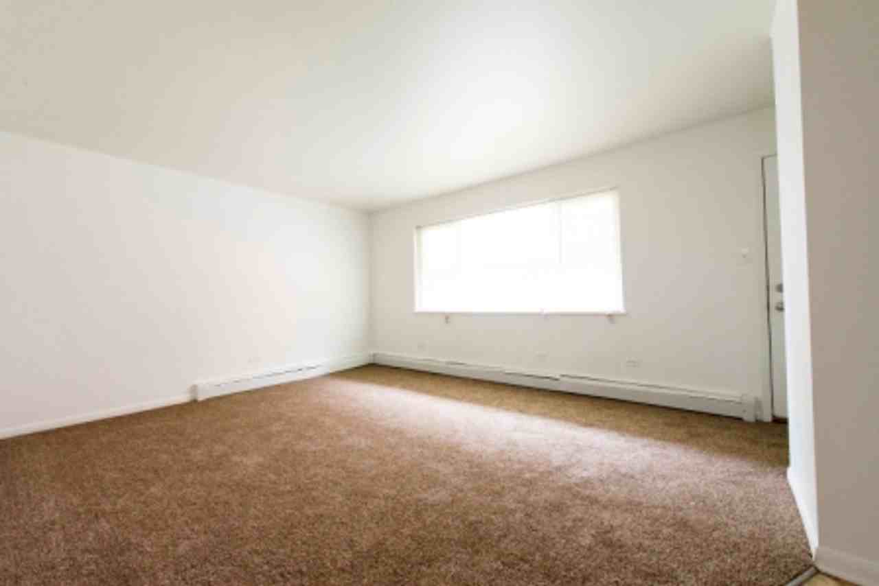 8312 S Ingleside - Photo 4 of 21
