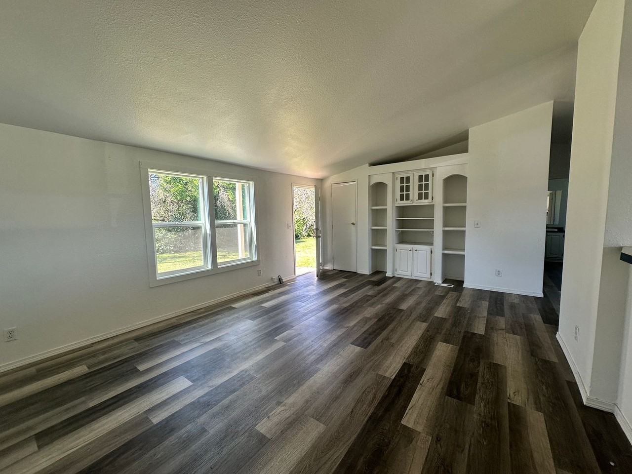 4655 Ne Elliott Cir - Photo 4 of 20