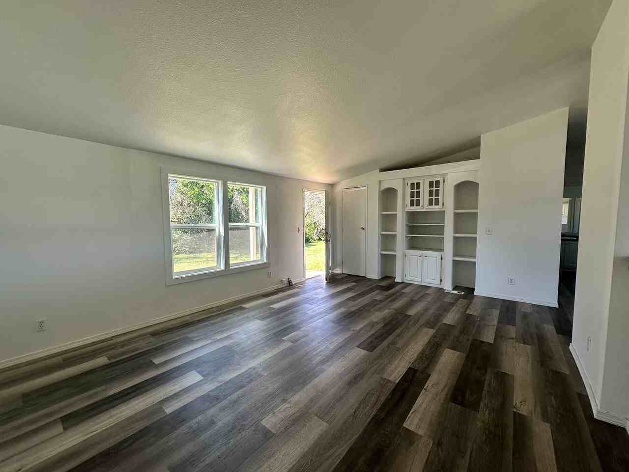 4655 Ne Elliott Cir - Photo 6 of 20