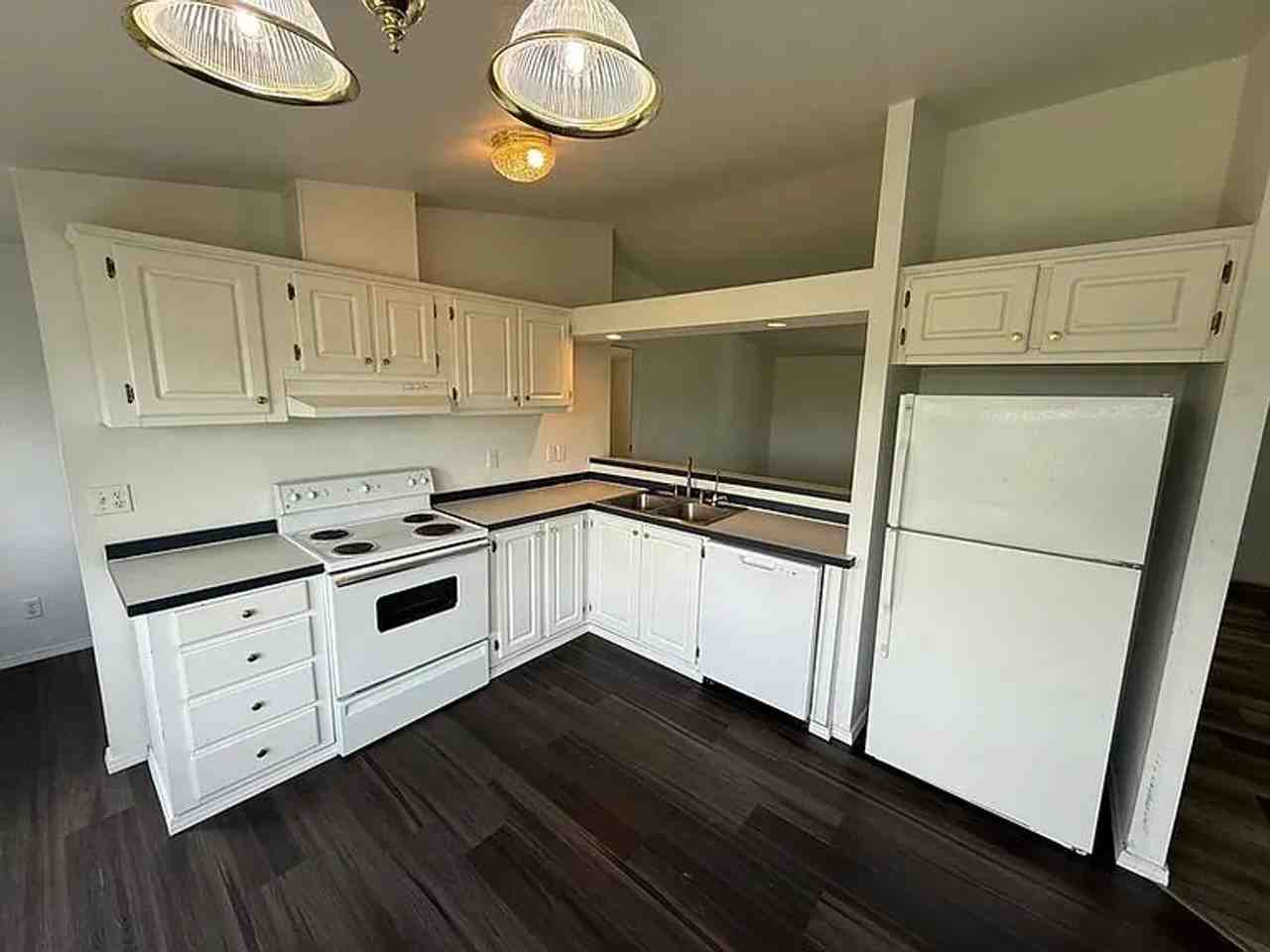 4655 Ne Elliott Cir - Photo 7 of 20