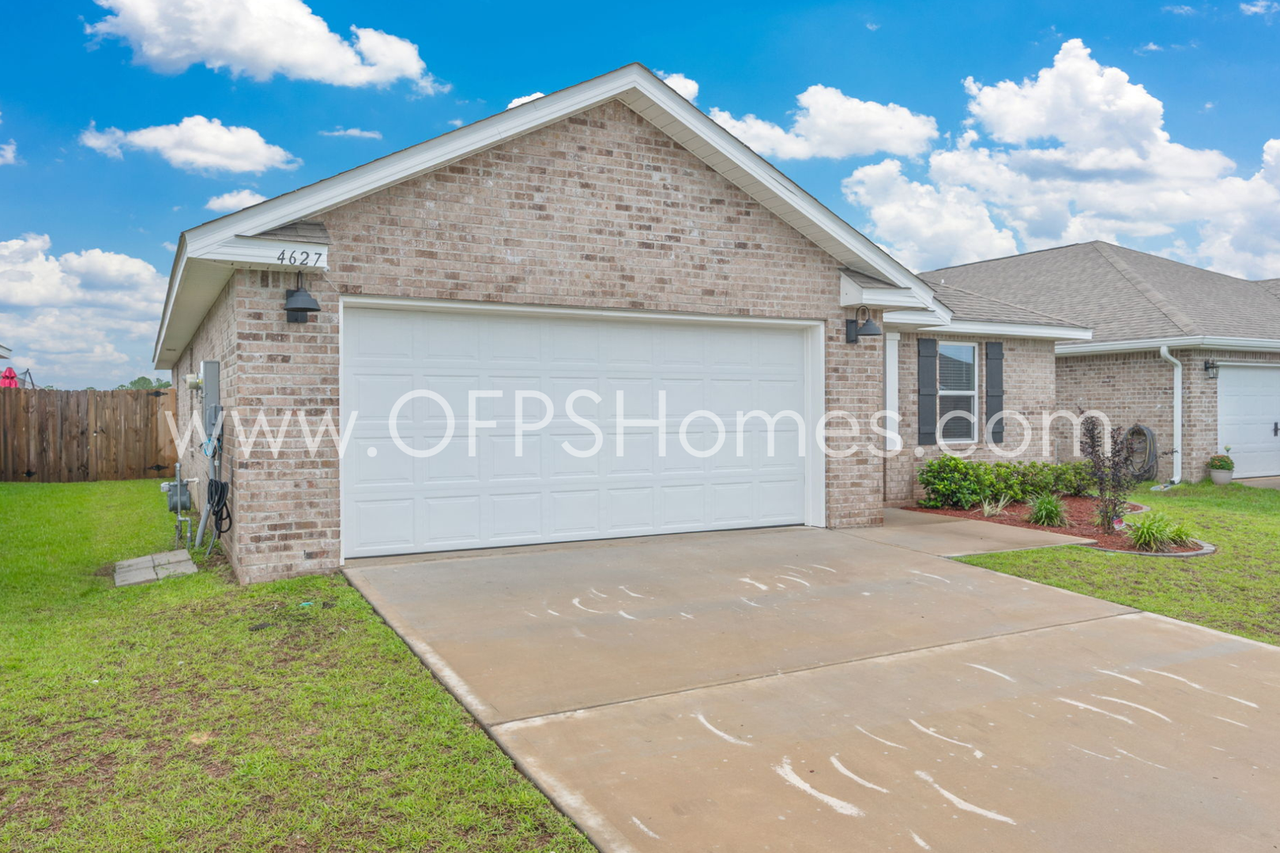 4627 Naval Ct - Photo 3 of 32