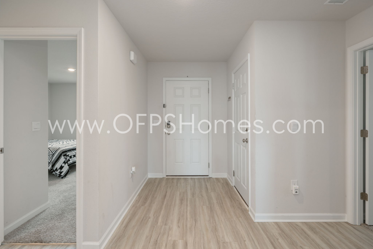 4627 Naval Ct - Photo 4 of 32