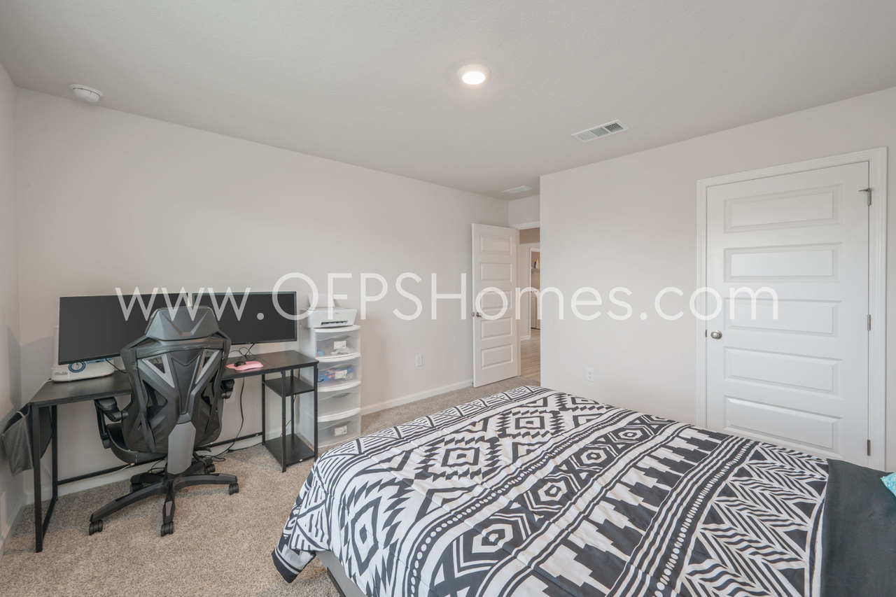 4627 Naval Ct - Photo 6 of 32
