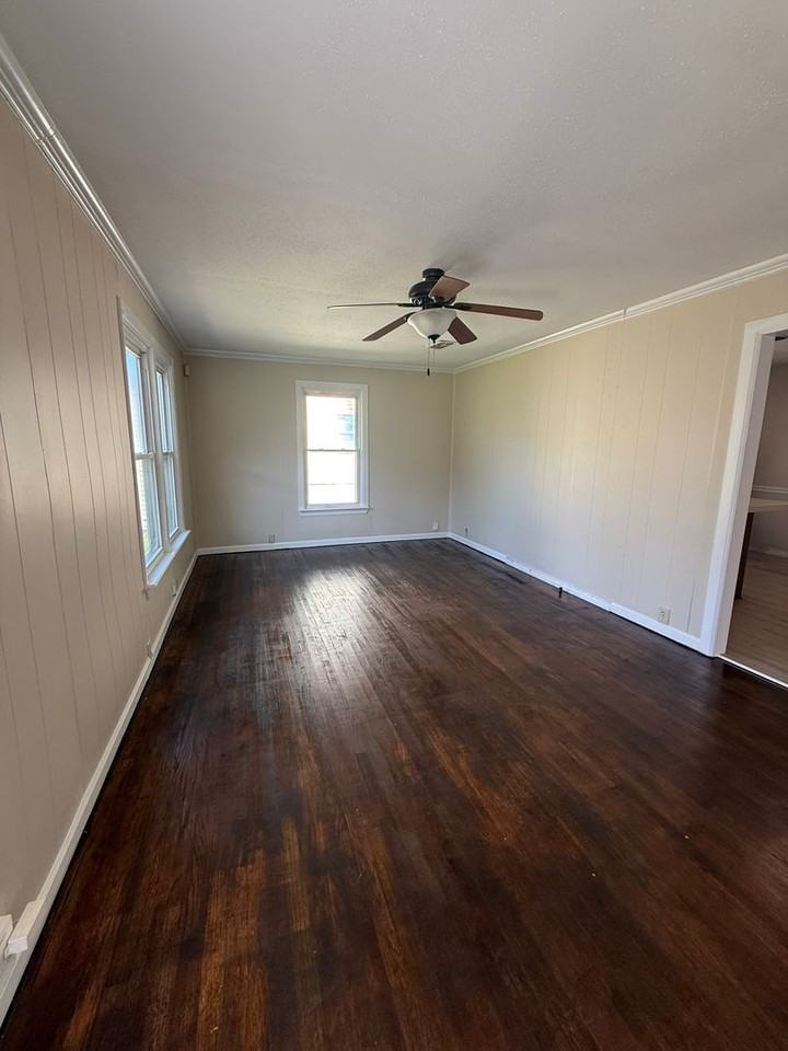 2337 Broadway Dr - Photo 2 of 16