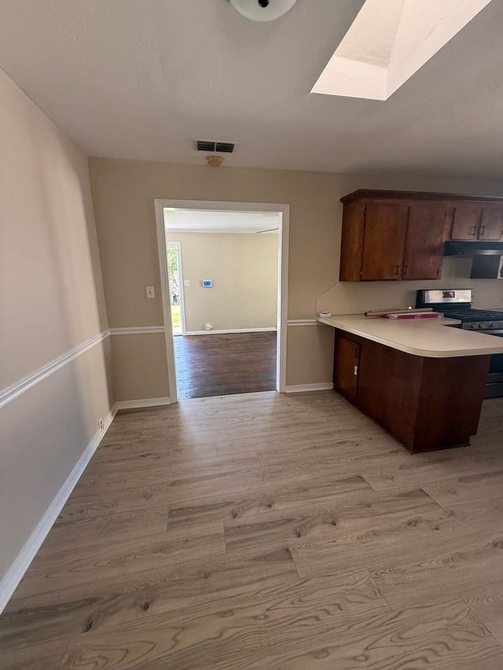 2337 Broadway Dr - Photo 4 of 16