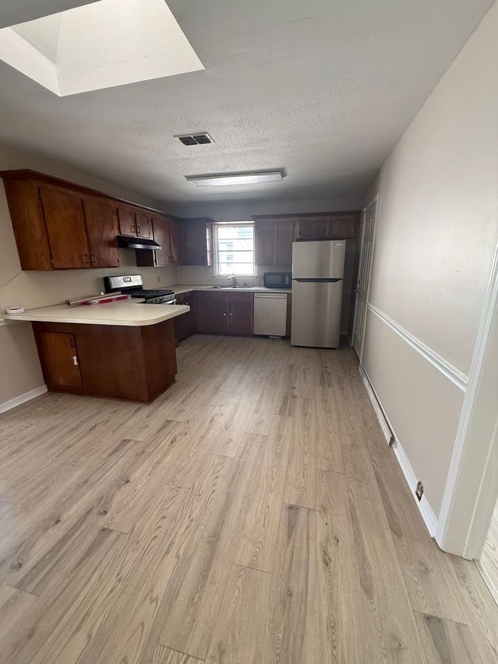 2337 Broadway Dr - Photo 5 of 16