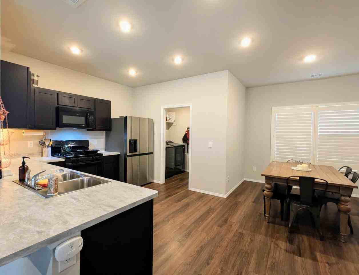 524 Se 7th Pl - Photo 4 of 13