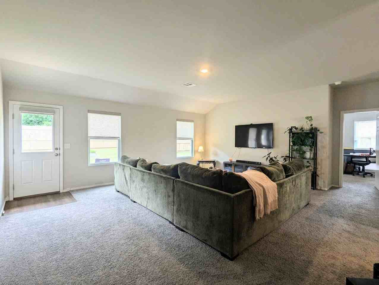 524 Se 7th Pl - Photo 5 of 13
