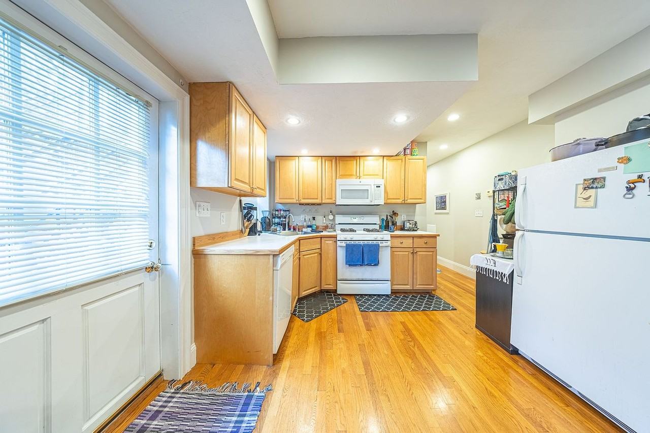 1720 Beacon St - Photo 3 of 9