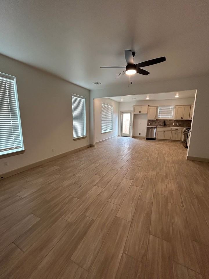 4204 Nw 179th St - Photo 6 of 24