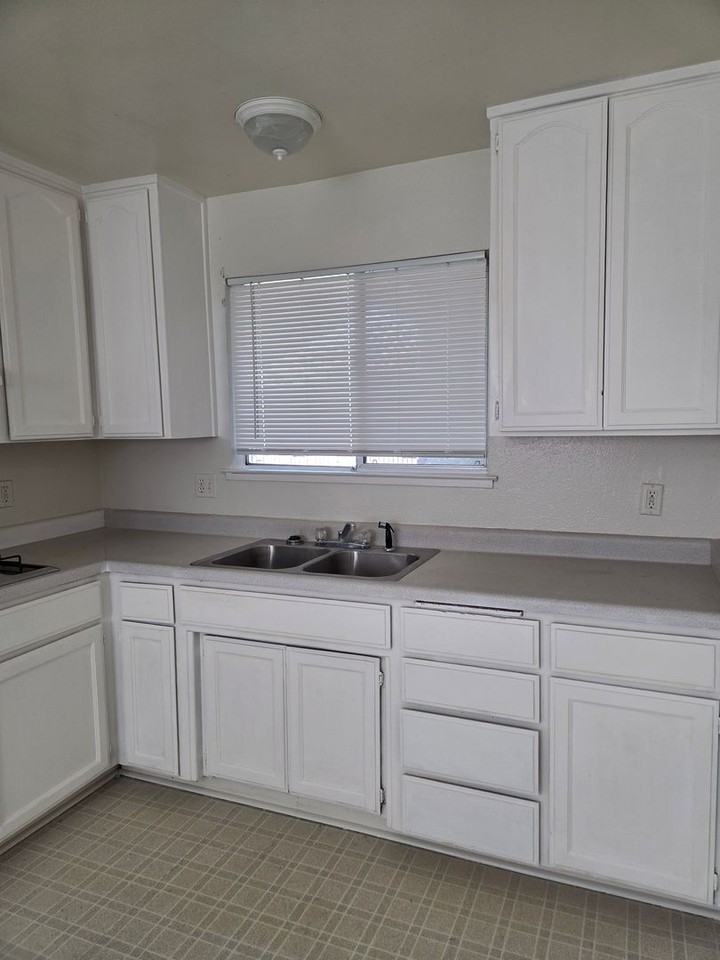 1514 Hayden Ave - Photo 5 of 13