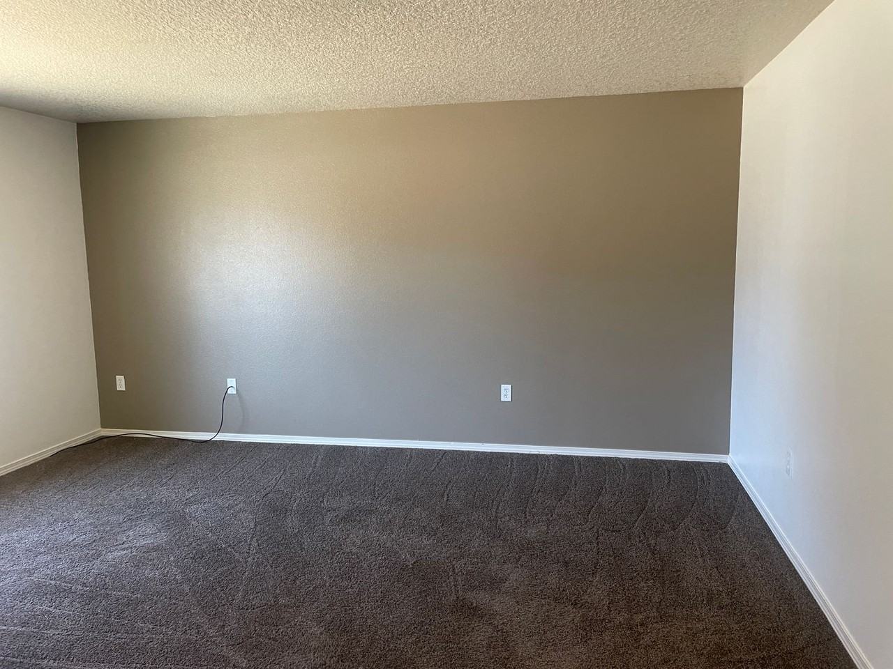 3401 W Mariner Ln - Photo 3 of 13