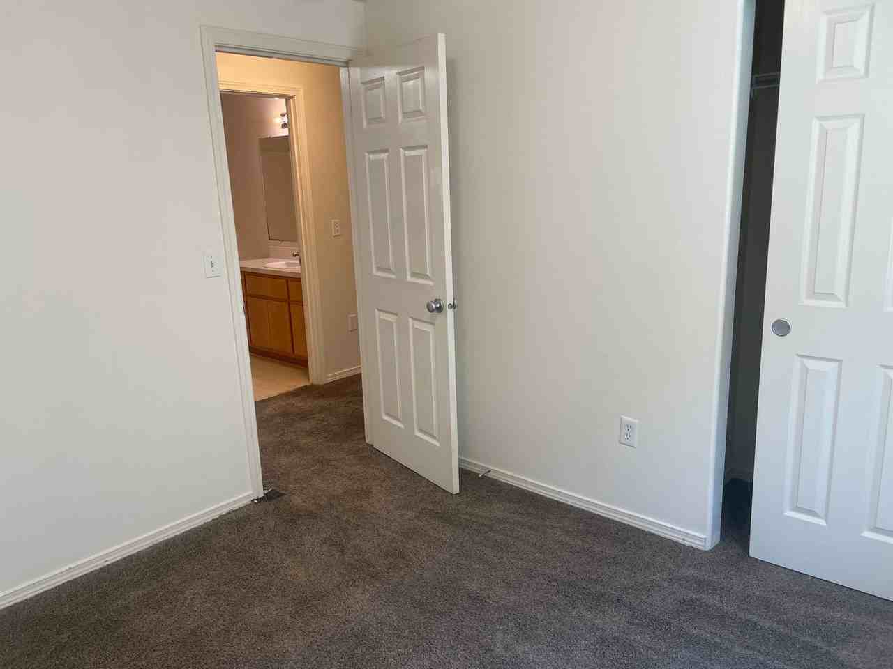 3401 W Mariner Ln - Photo 7 of 13