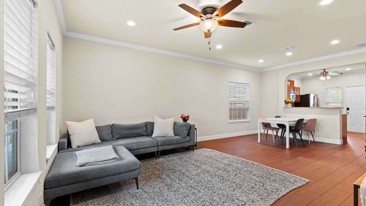431 S Mesquite St - Photo 3 of 21