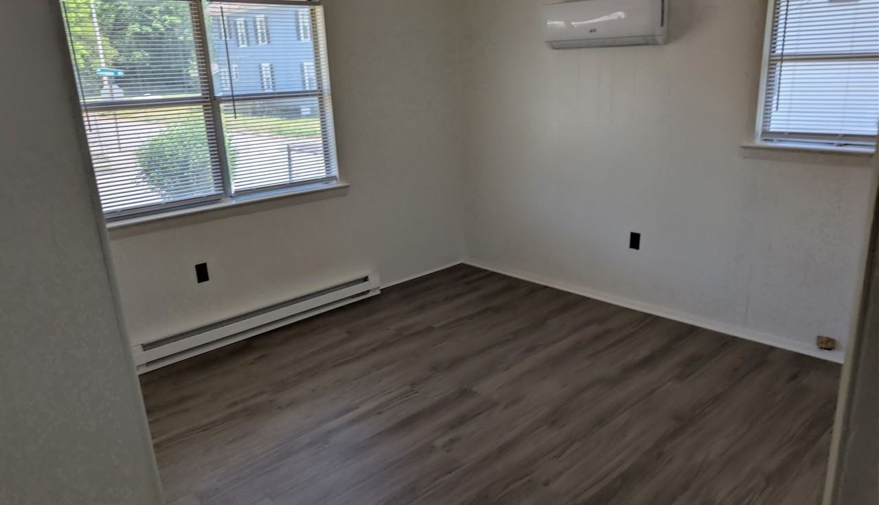 711 Herrington Rd - Photo 3 of 9