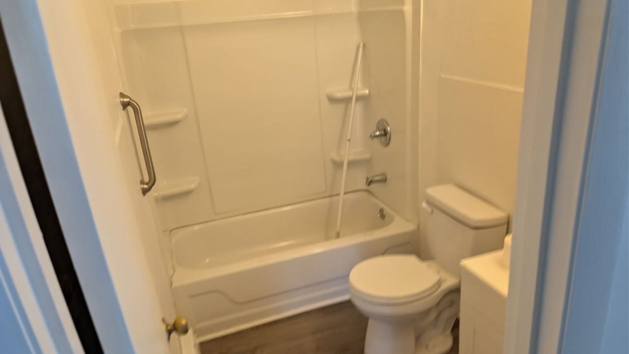 711 Herrington Rd - Photo 5 of 9