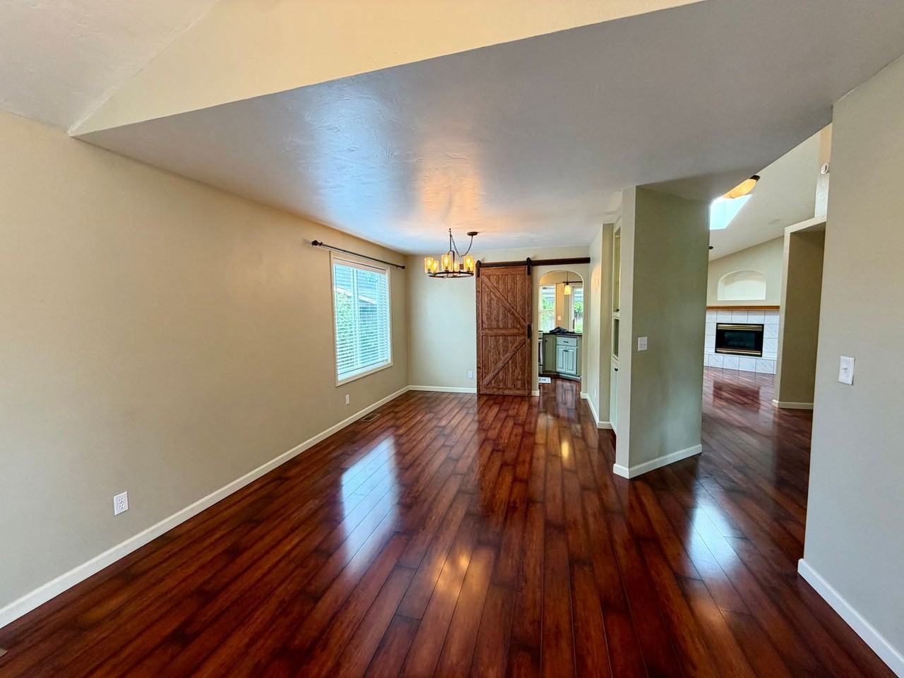 555 Edwards Dr - Photo 7 of 29