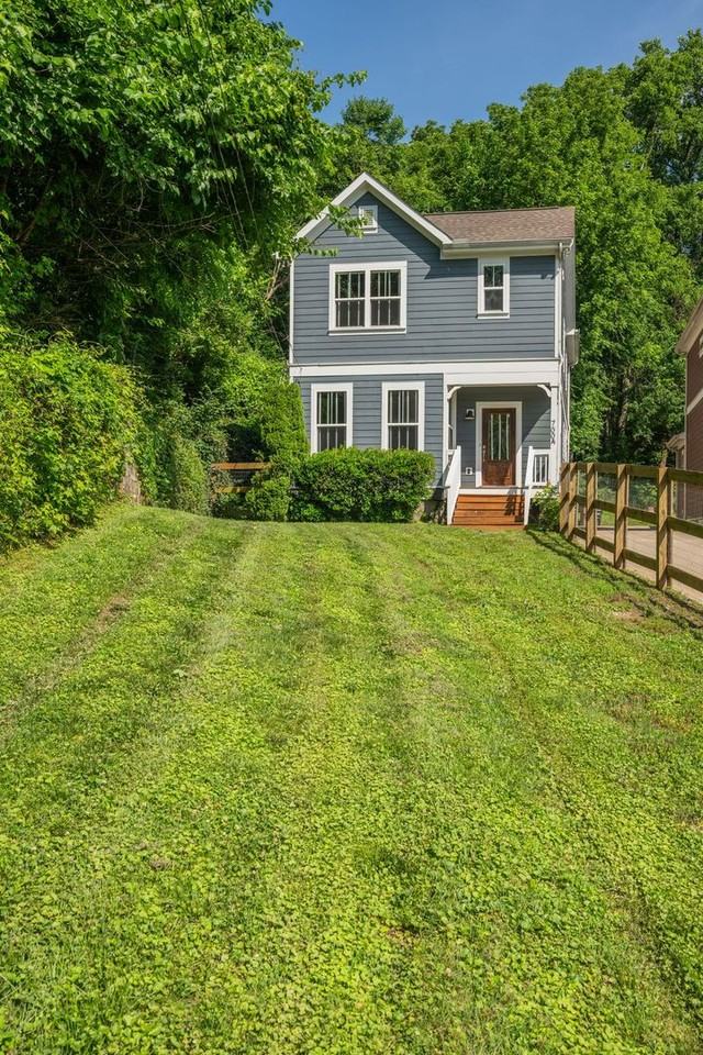 700A Eastland Ct - Photo 2 of 25