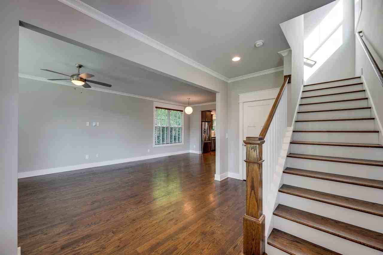 700A Eastland Ct - Photo 5 of 25