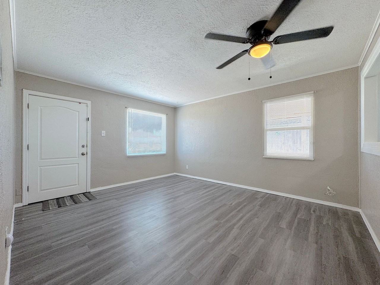 7816 Santa Monica Ct - Photo 4 of 21