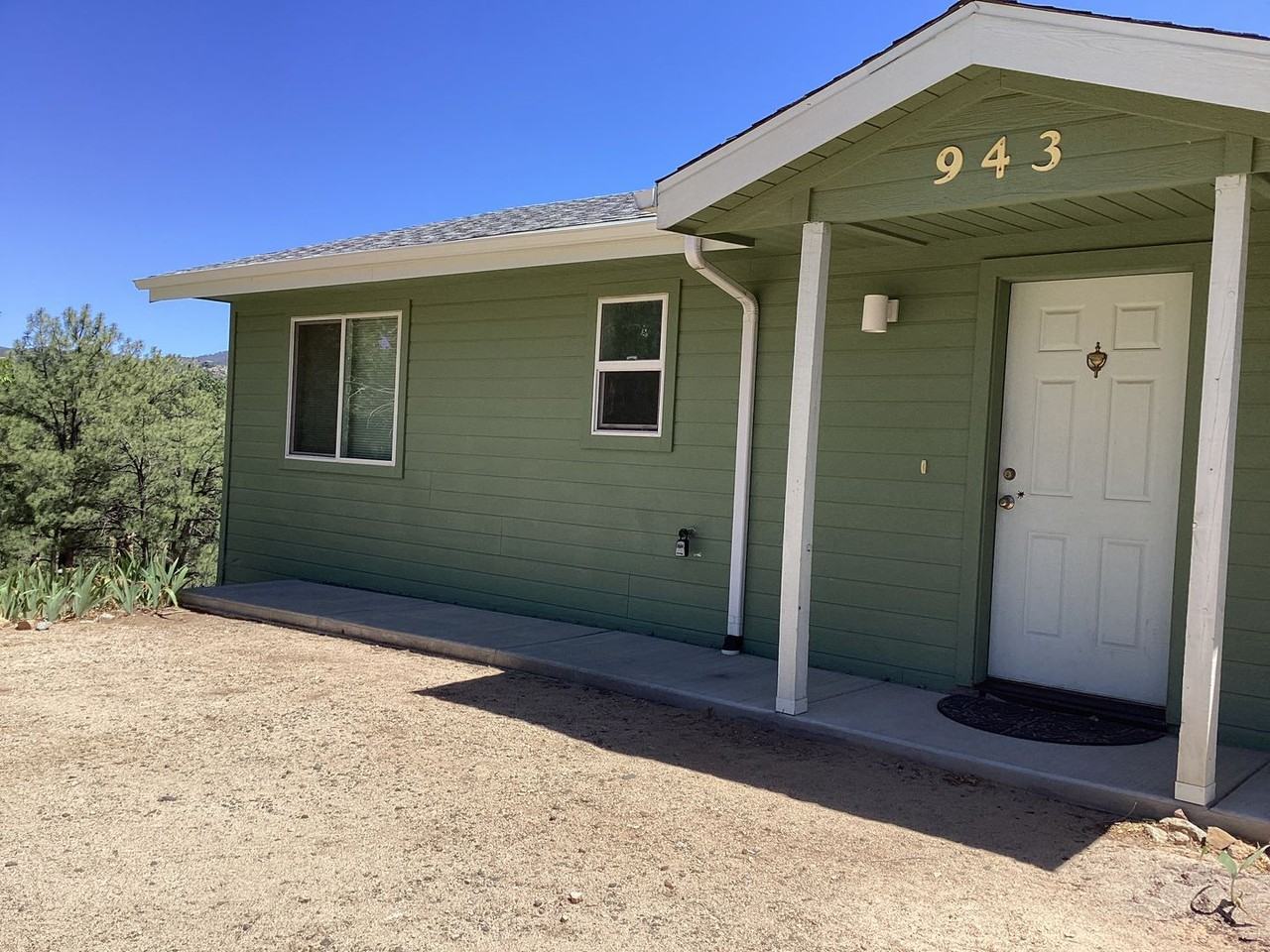943 W Lookout Rd - Photo 2 of 20