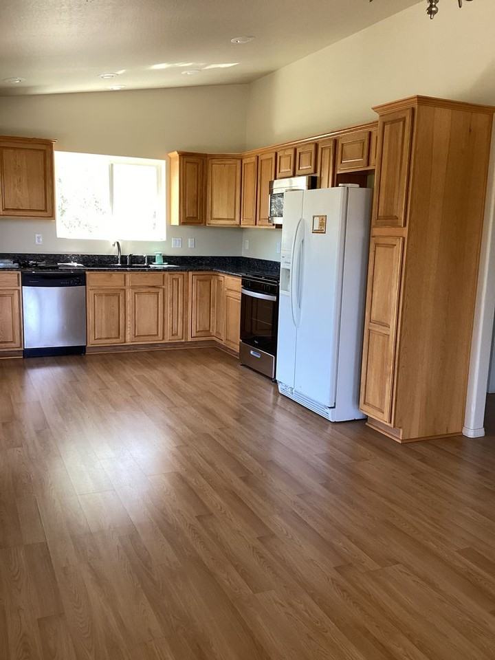 943 W Lookout Rd - Photo 3 of 20