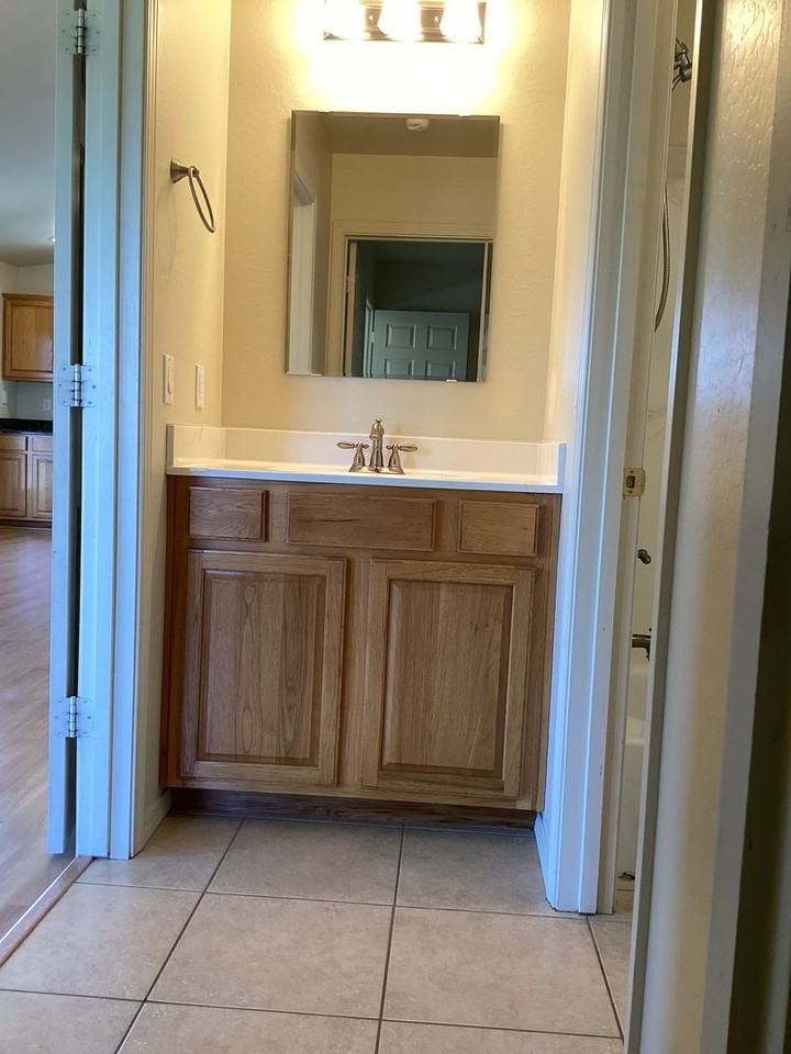 943 W Lookout Rd - Photo 7 of 20