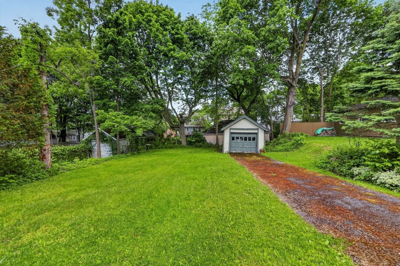 151 Wolcott Ave - Photo 5 of 32