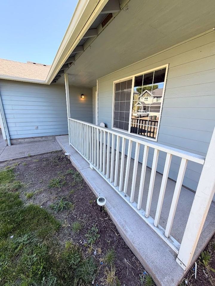 5188 Perry St Ne - Photo 2 of 31