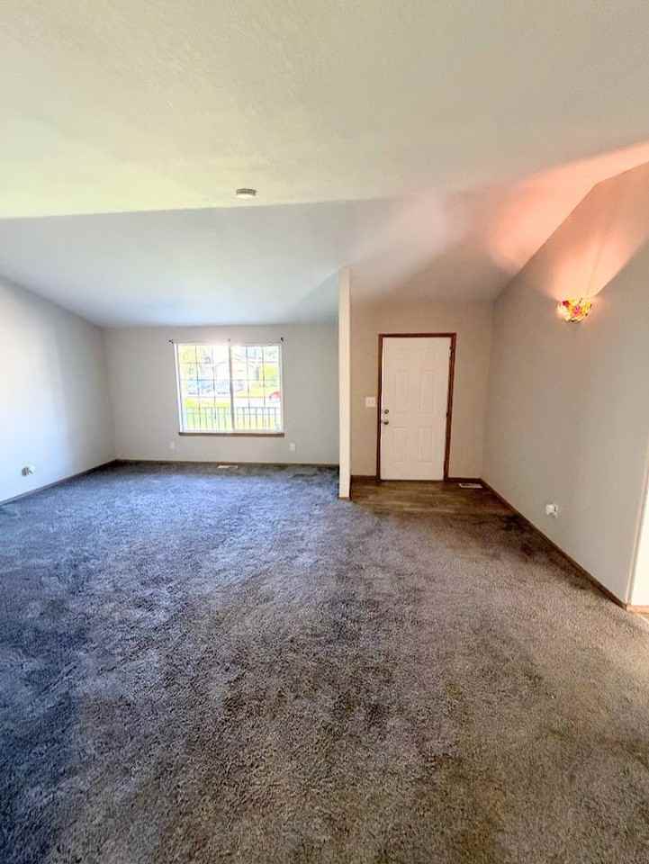 5188 Perry St Ne - Photo 4 of 31
