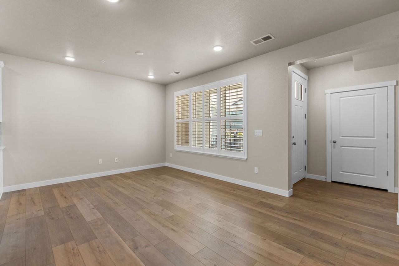 4174 S Park Dr - Photo 5 of 24